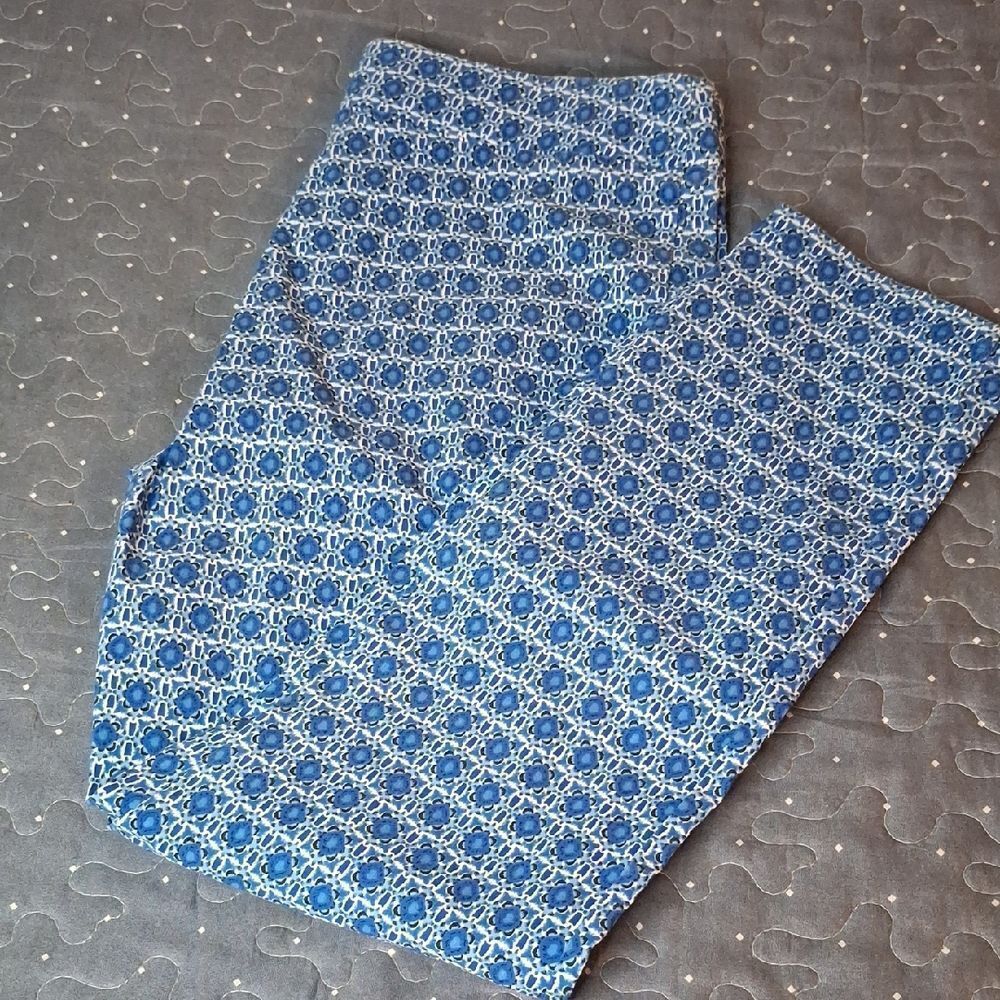 The Limited Blue and White Geometric Pants size 6 Petite